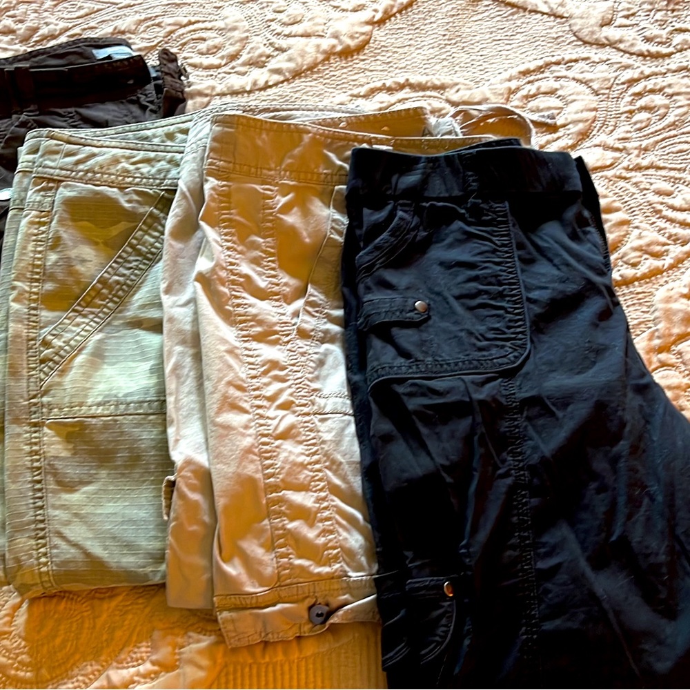 4 pairs of capris. Size 8. Great condition
